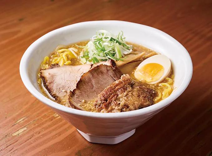 ３種の焼豚濃厚白味噌らーめん