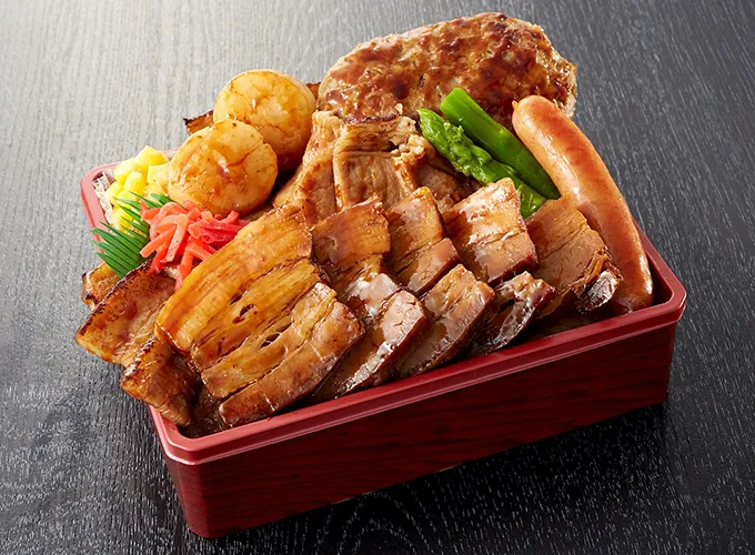 網焼き十勝豚・ハンバーグ・トロトロ角煮・道産貝柱のてんこ盛り弁当